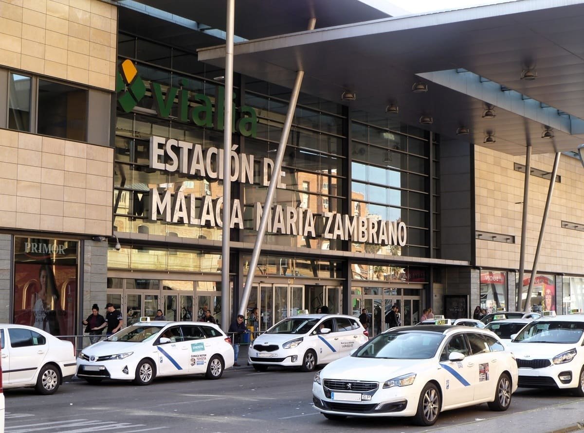 Official taxi rank at Malaga Train Station – pickup and drop-off area
